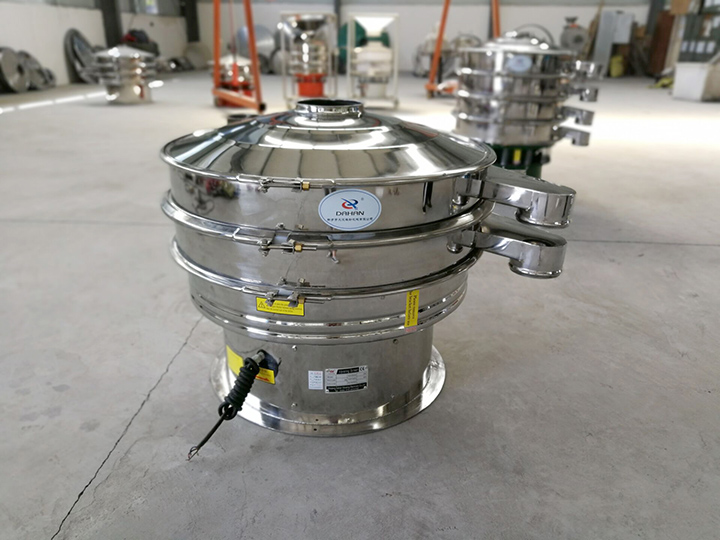 全不銹鋼振動篩整機采用不銹鋼拋光而成，干凈衛(wèi)生，可避免原料被污染
